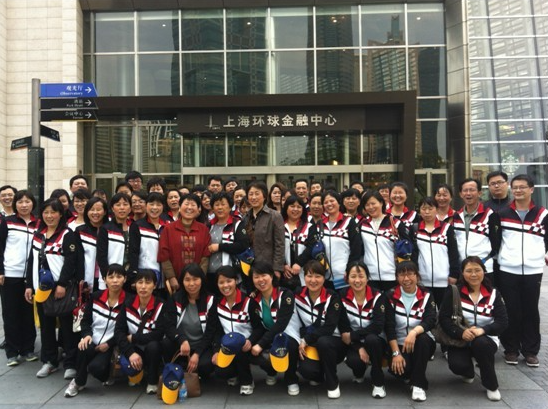 公司组织整个员工游览踏青